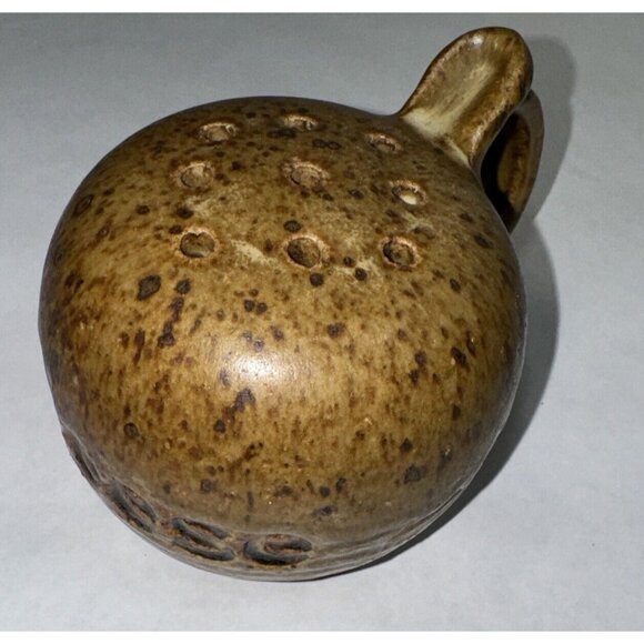 Vintage POTTERY CHEESE SHAKER Wide Handle, Cork 1983 Country Farm Rustic Kitchen - Picture 3 of 8